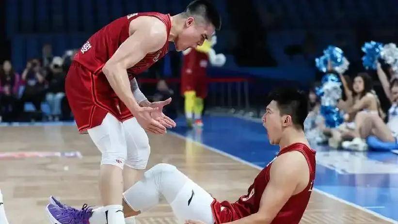 9体育-纽约尼克斯训练开放日，转会期扳平良机引欢呼，CBA常规赛在即，身体对抗强度拉满的简单介绍